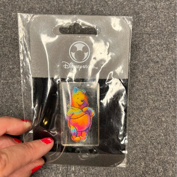 Cute Winnie the Pooh Pin - Picture 2 of 3